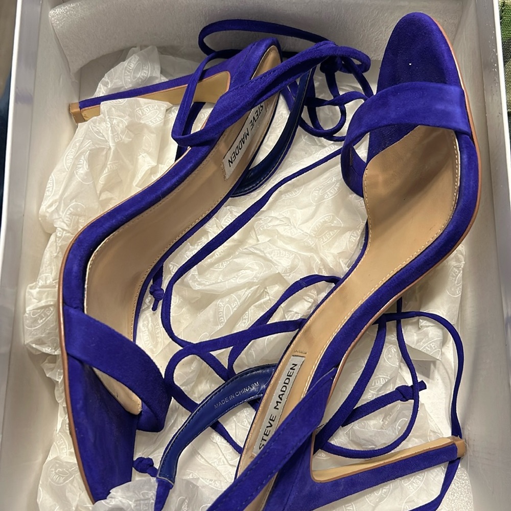 Steven Madden Purple wrap heel